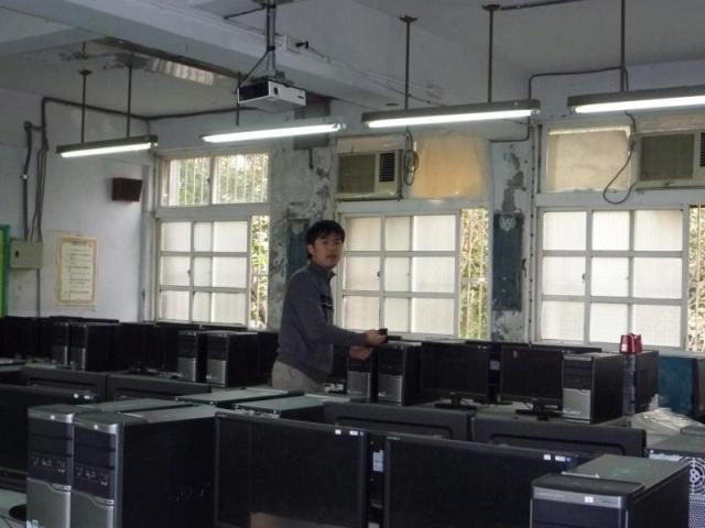 第一棟三樓辛苦打掃的榮傑老師 