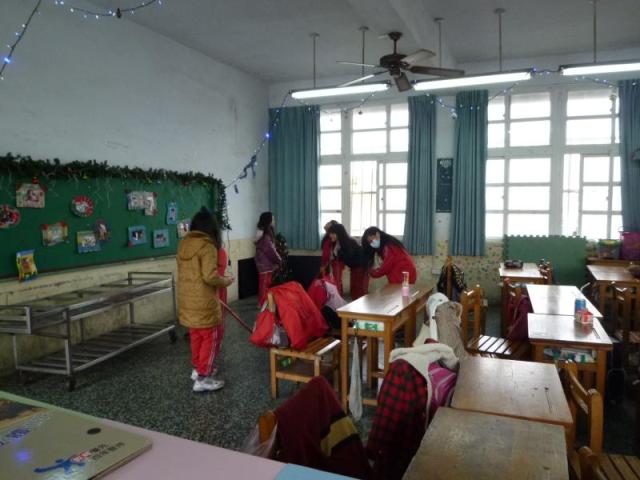 第三棟三樓認真打掃的小朋友...