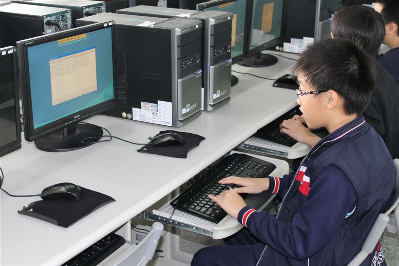 英文看打資訊小尖兵_六年愛班吳政威