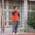 體育組長講解中高年級躲避球比賽的規則