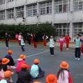 客家舞蹈比賽練習-升旗時間(102.04.11)