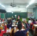 2012021小老師上臺教大家寫生字筆順