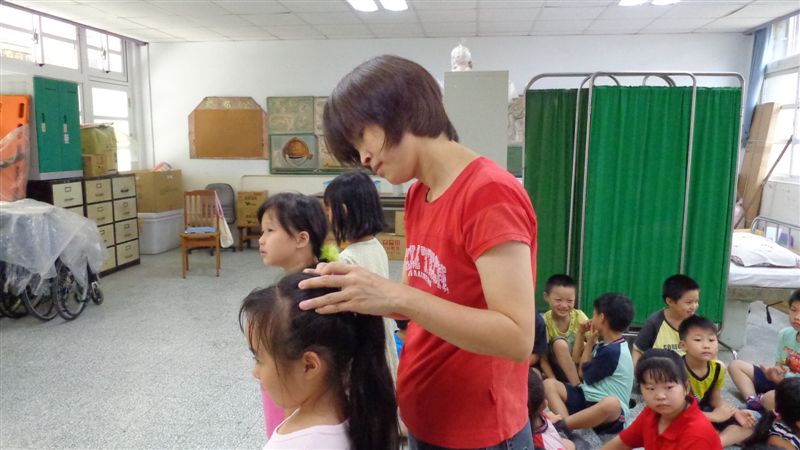尤其是女生...頭髮比較長...更要注意衛生
