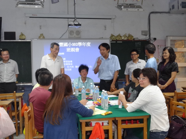 校長感謝家長蒞校..與老師溝通互動