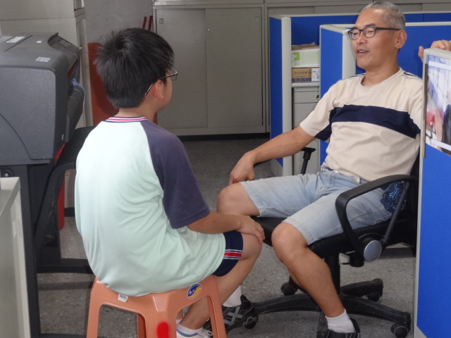 小朋友..生性單純...天真