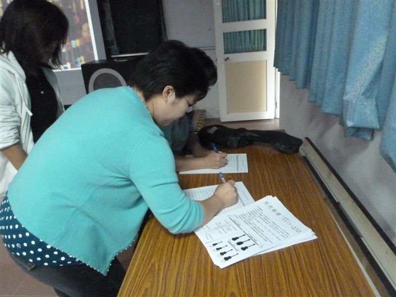 呵....快樂簽到中.....先到的人可以先選琴呦....
