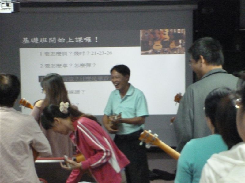 呵...連校長都被引吸過來了.....