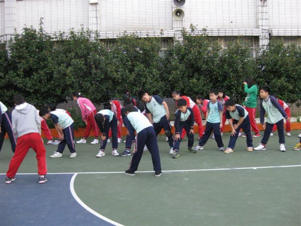 先做暖身操
