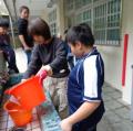 校護提醒學生要加水稀釋