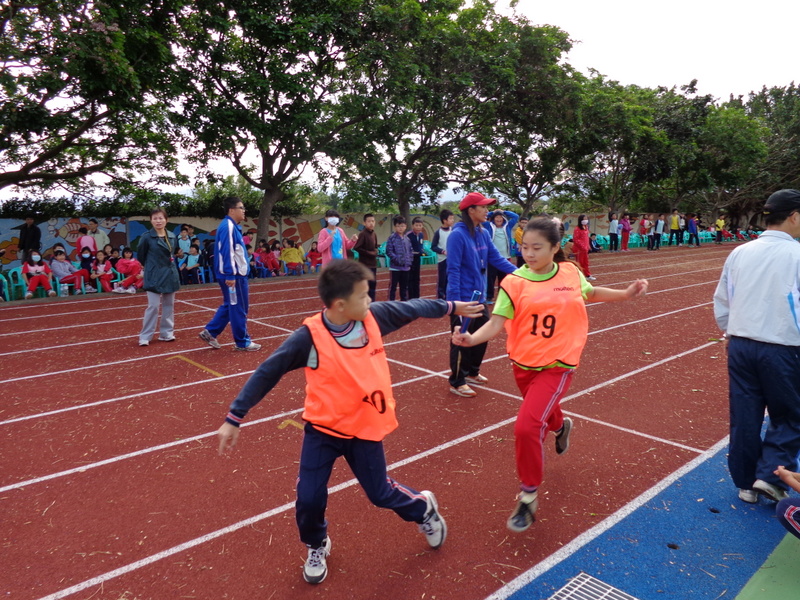 健康促進學校活動暨親子園遊會練習-六忠綜合活動-大隊接力IMG_0405.JPG