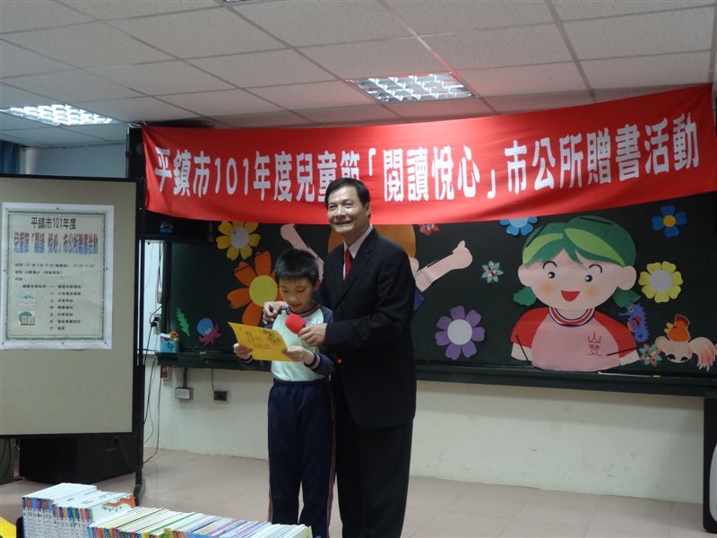 學生代表..朗讀..感恩詞