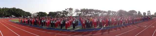 開幕式全體學生專心聆聽師長的諄諄教誨.JPG