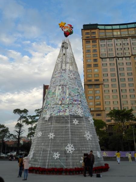 Giant Xmas tree~3