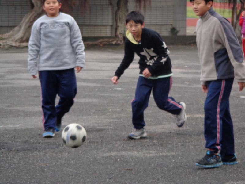 六忠-綜合活動-足壘球練習DSC00812.JPG
