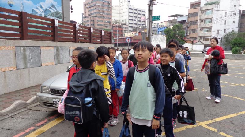 五仁參加英語村的同學，大家很期待呢！.JPG
