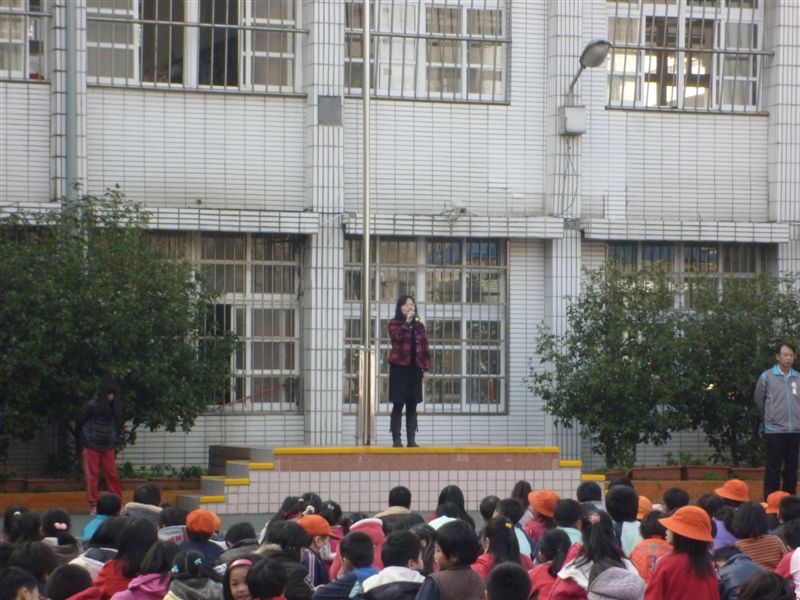 當然也預祝小朋友們新年快樂嘍