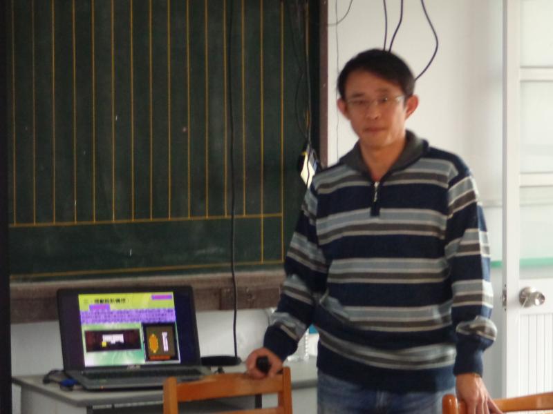 黃建築師仔細聆聽建議,為了下次更完整的呈現設計結果