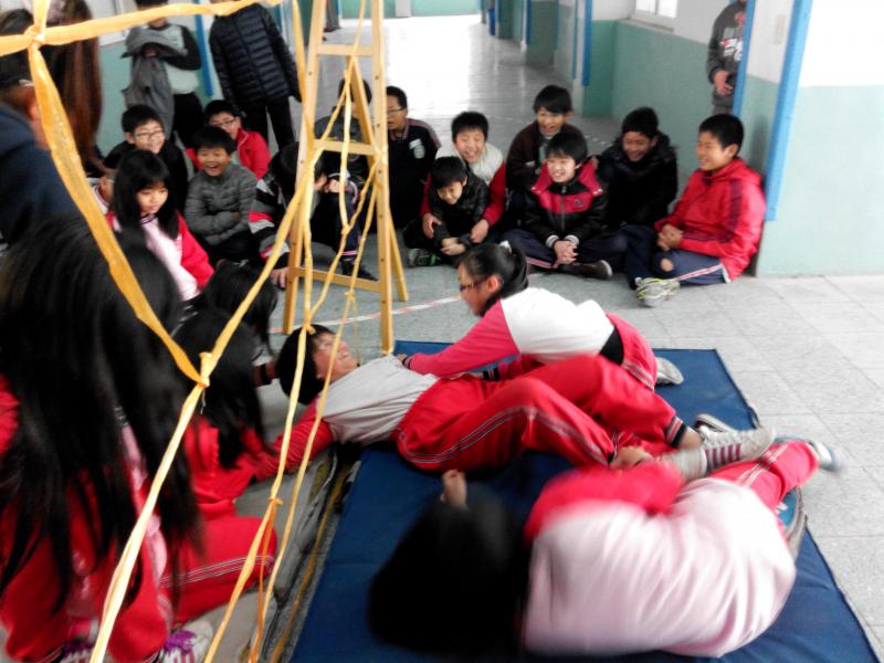 還有一個規則，就是洞不可重複過關