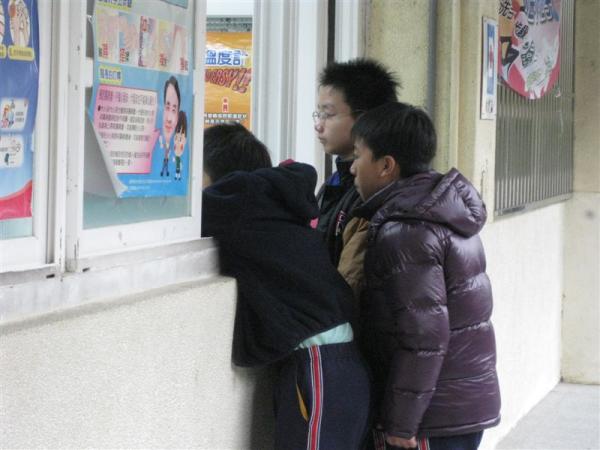 測量完在走廊等同學