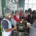 學校的午餐是經過營養師專業評詁之後才開菜單的喔