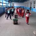 將同學分成兩組