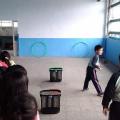 大家遵守秩序排隊