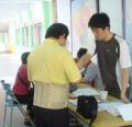 榮杰老師向新生家長解說通知單內容