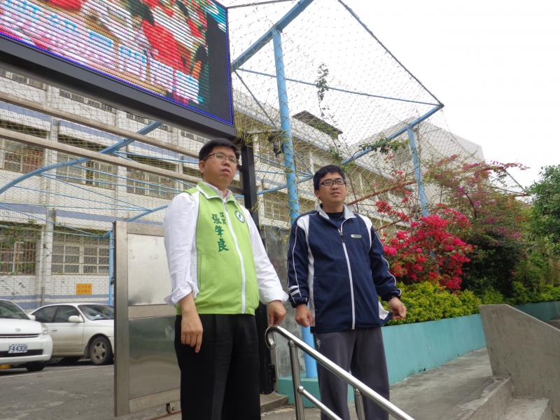議員勘查中6