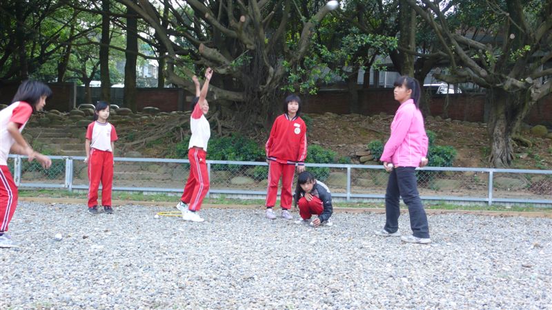 高慧詠..你是全縣小學壘球擲遠第八名..不可漏氣唷！