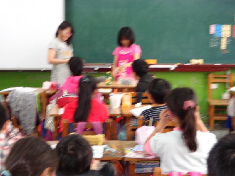 請同學示範給大家看。