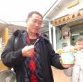 彭老師..您手上拿的冰淇淋...未免太「巨無霸」！
