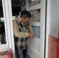 廠商量測四棟一、二樓若要換裝安全玻璃的規格