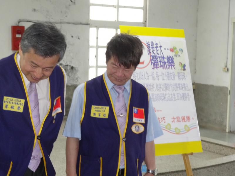 同濟會謝主席關心童玩闖關活動進行情況！