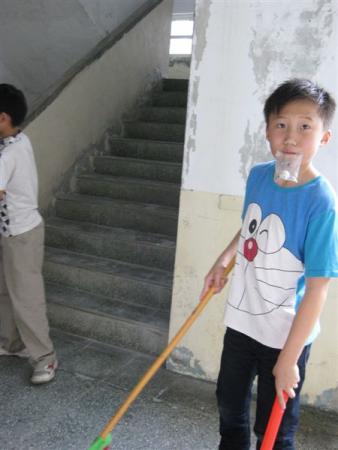我還是習慣用嘴巴咬