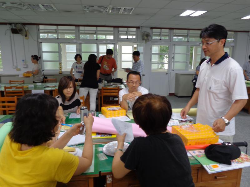 4年級校外教學檢討會---請陳主任擔任主席