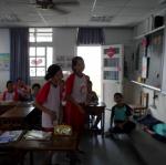 (不是要"牽手"嗎^^?)
