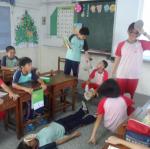 旁白先生和小姐~用麥克風聲音比較清楚...
