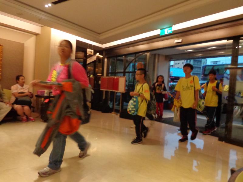 進入今晚入住飯店—緻麗伯爵飯店