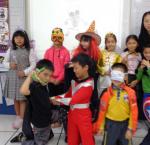三忠：2014Happy Halloween! 角色扮演、遊戲、我會唱Trick or Treat、學習單