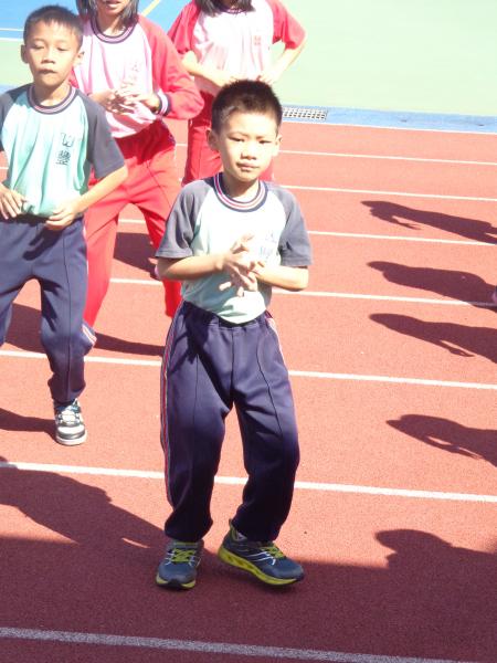 ＂宏俊＂很棒有跟著一起跳