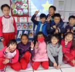 三愛：耶誕節教學~唱謠、單字教學唸讀、遊戲，有10顆星星以上的同學有獎勵"耶誕小糖果"