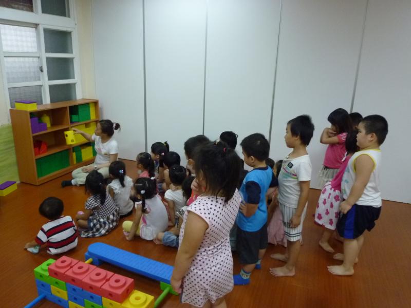 103.09.11體能室分享 (47).JPG