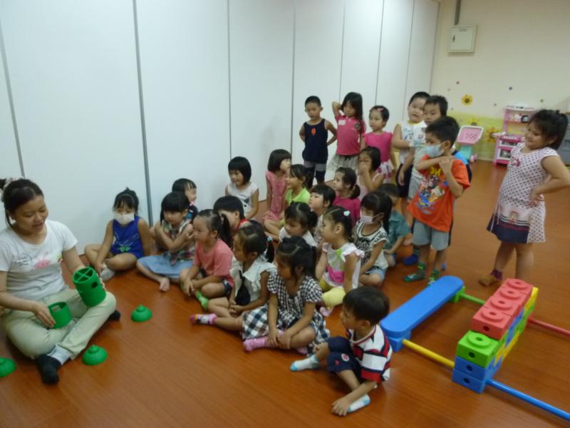 103.09.11體能室分享 (49).JPG