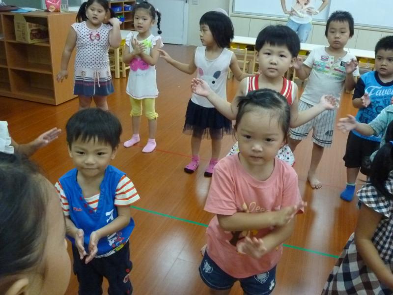 103.09.11體能室分享 (56).JPG
