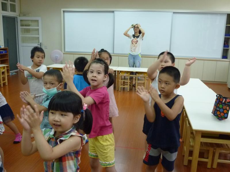 103.09.11體能室分享 (57).JPG