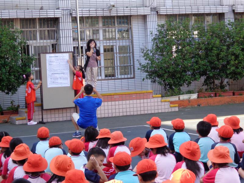 生教組長宣導填寫防災卡