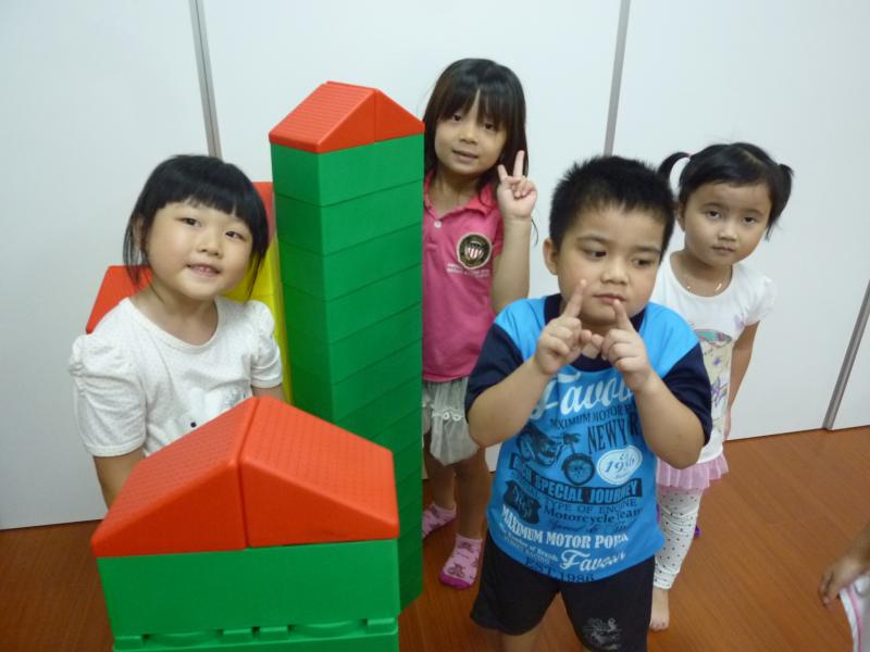 103.09.11體能室分享 (16).JPG