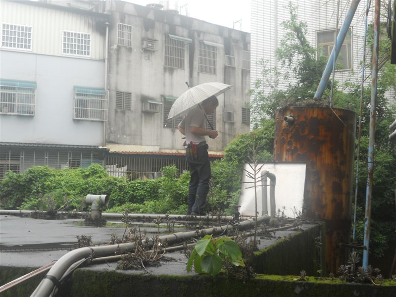 水漏光了 快加水