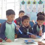 輪流吹給老師聽