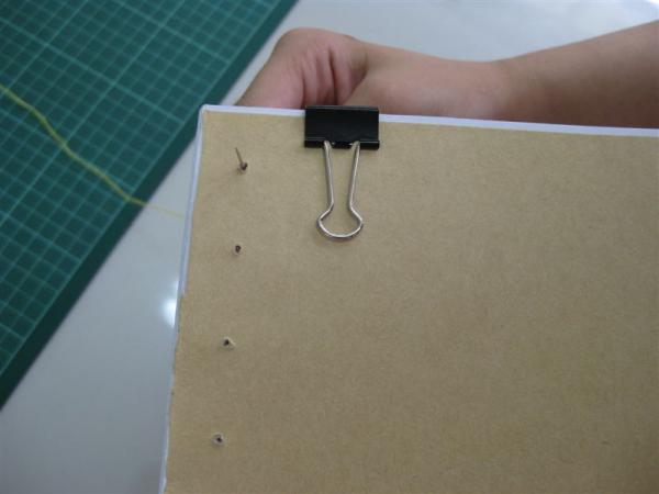 第一個洞針由下往上第一次